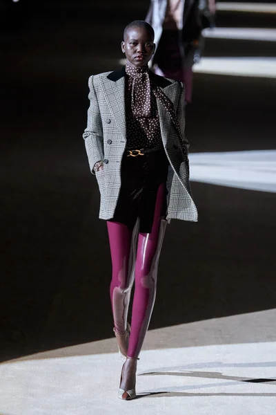 Look 18